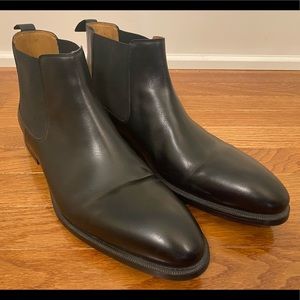 Magnanni Foster black leather Chelsea boots. 13M